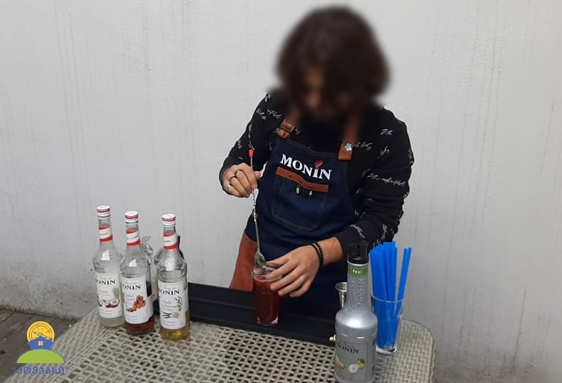 ოციალურ-პედაგოგიური ცენტრის „კომპასი“ ბენეფიციარებმა დაასრულეს 3 თვიანი კურსი  „ბარის და სარესტორნო საქმე“